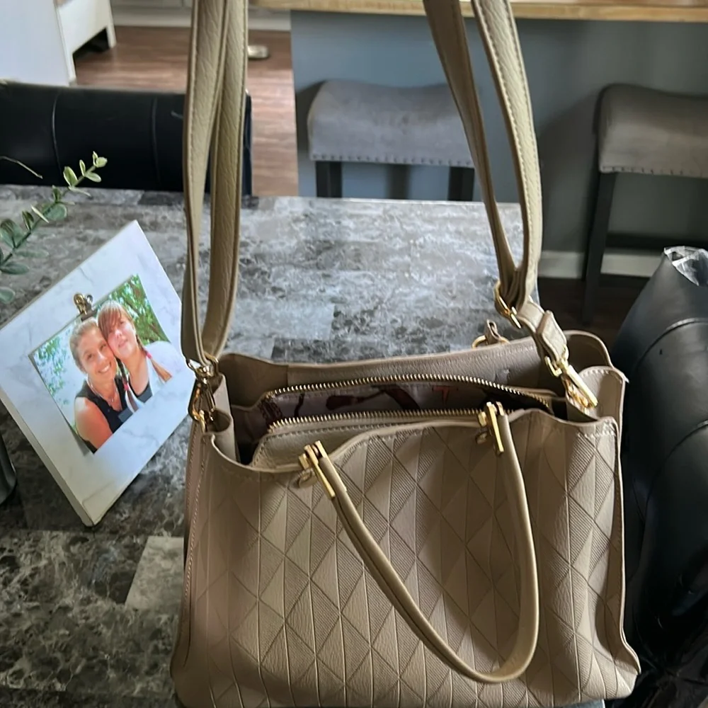 Elegant Vegan Tan Tote Bag - Picture 7 of 11